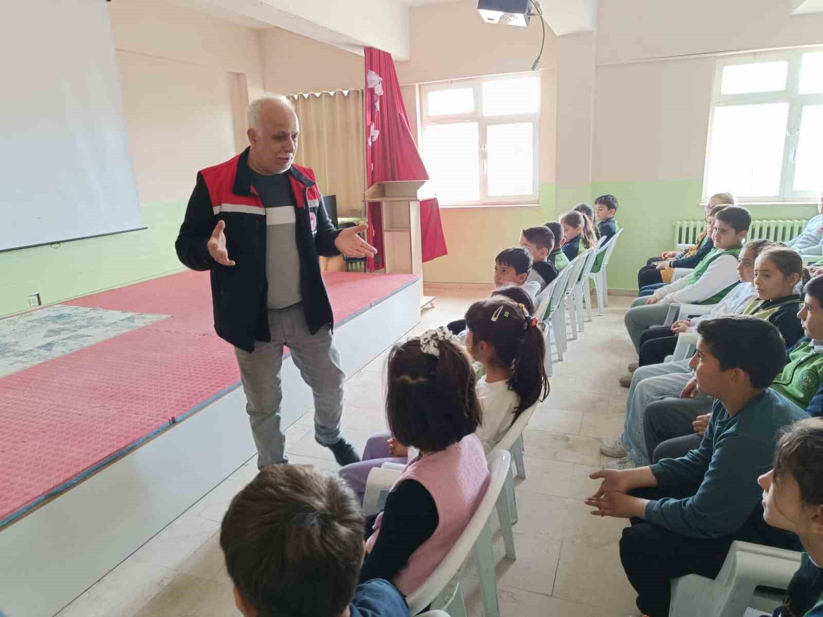 Adilcevaz’da öğrencilere gıda, hijyen ve israf bilinci eğitimi
?v=1