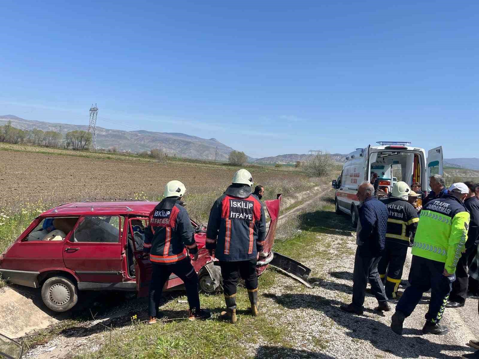 Çorum’da iki otomobil çarpıştı: 3 yaralı
?v=1