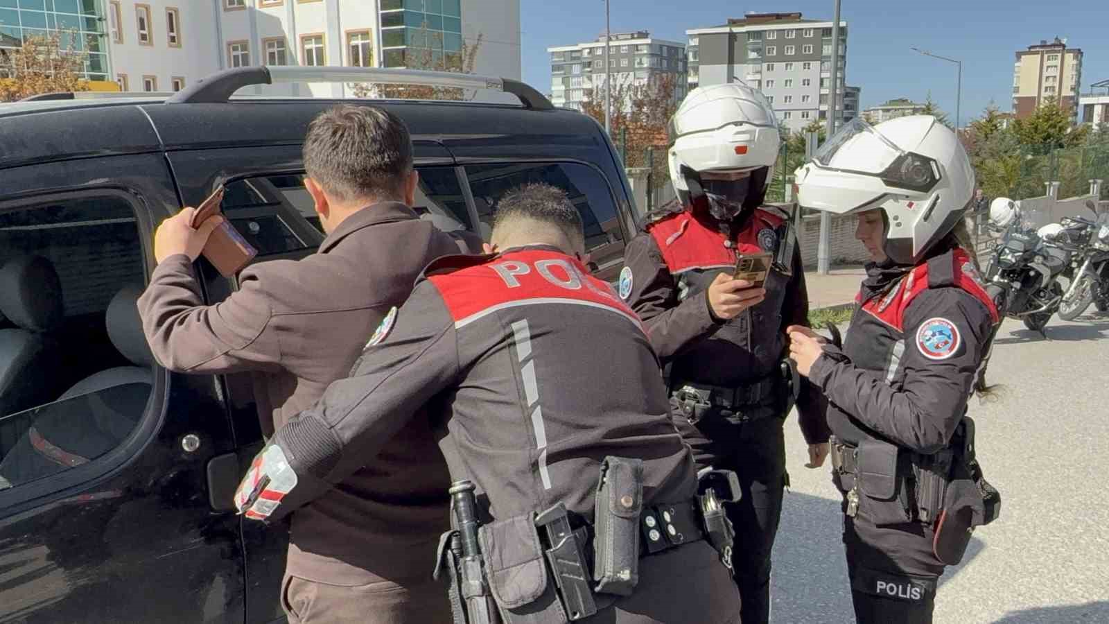 Okul çevrelerinde güvenlik alarmı
?v=1