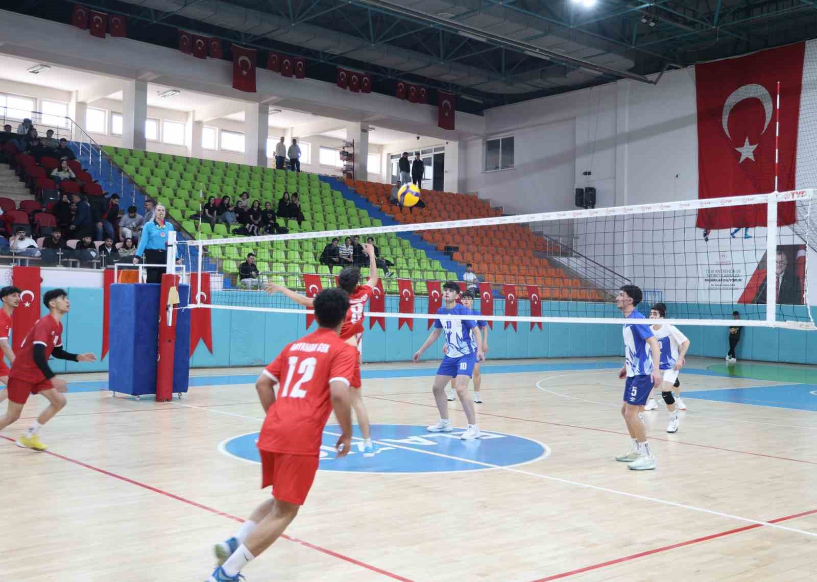 Elazığ’da genç erkekler voleybol grup birinciliği heyecanı başladı
?v=1