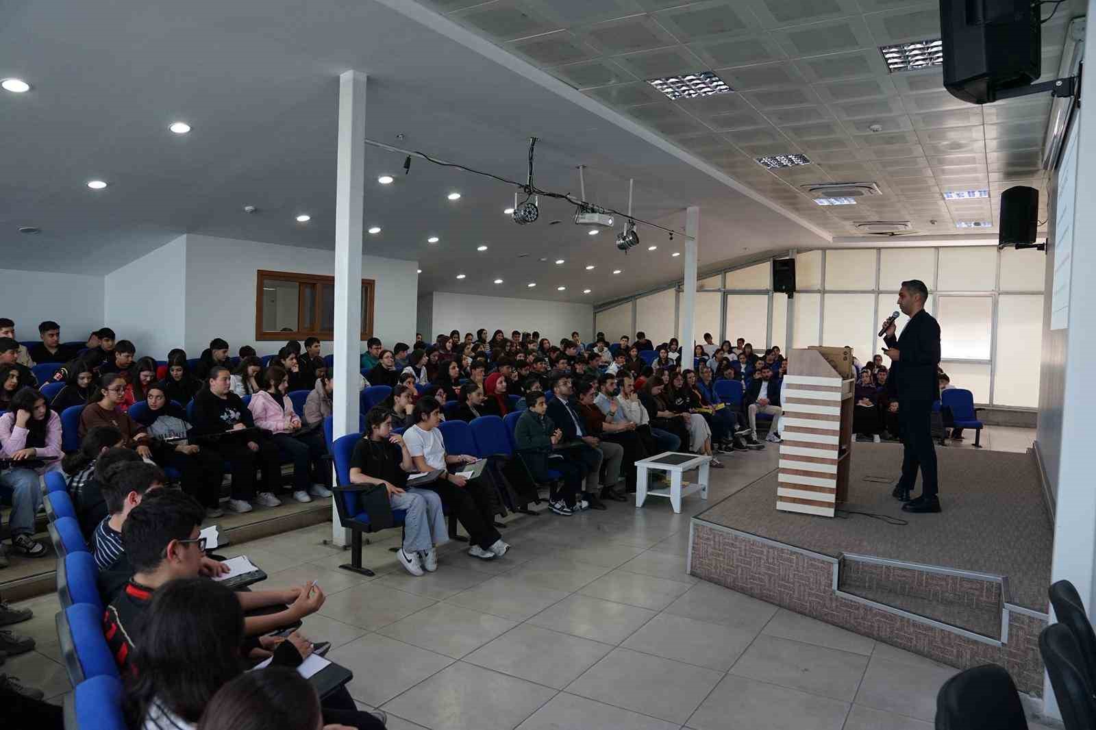 Esenyurt Belediyesi’nden gençlere sınav desteği
?v=1