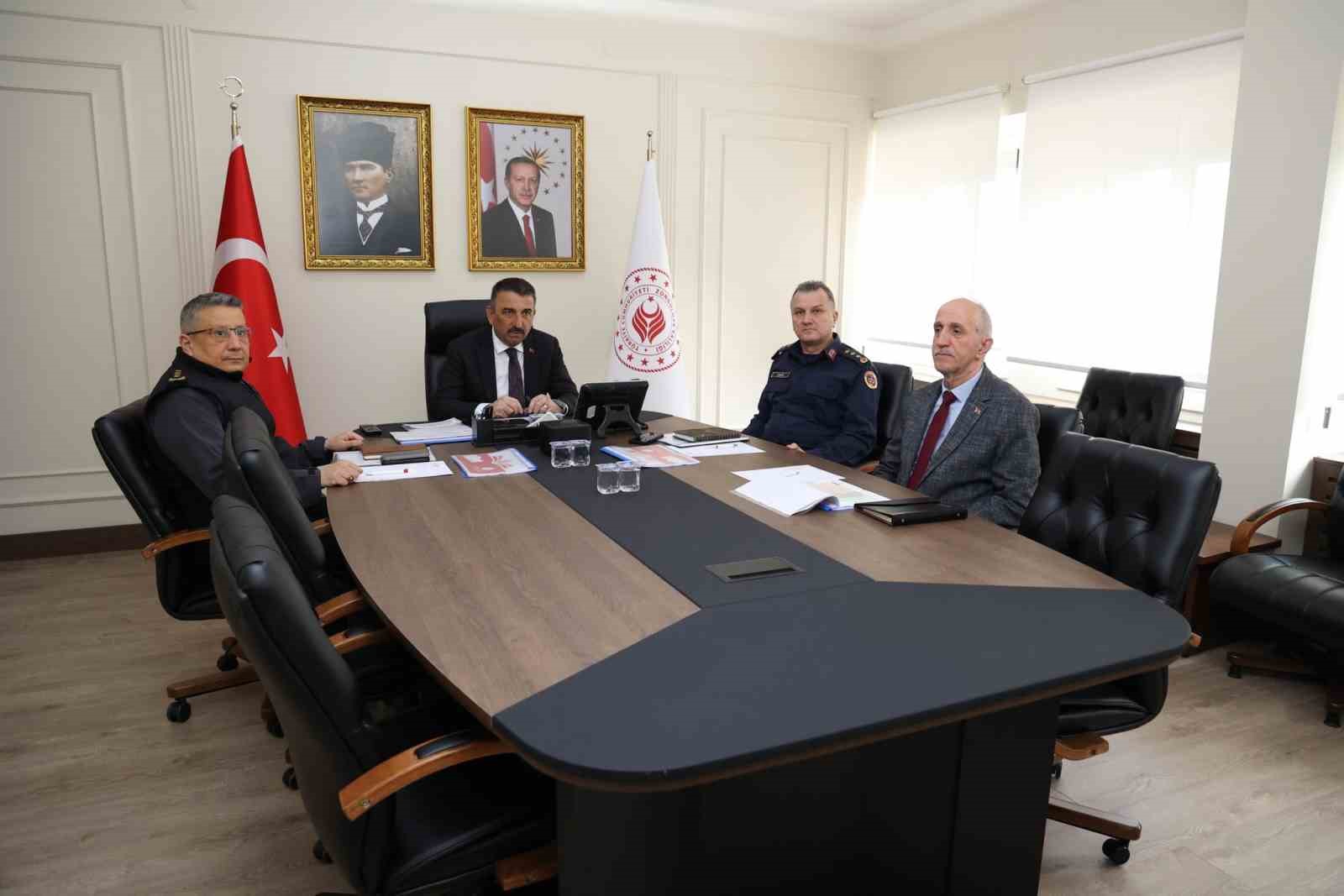 Zonguldak  Valisi Bektaşoğlu güvenlik toplantısına katıldı
?v=1