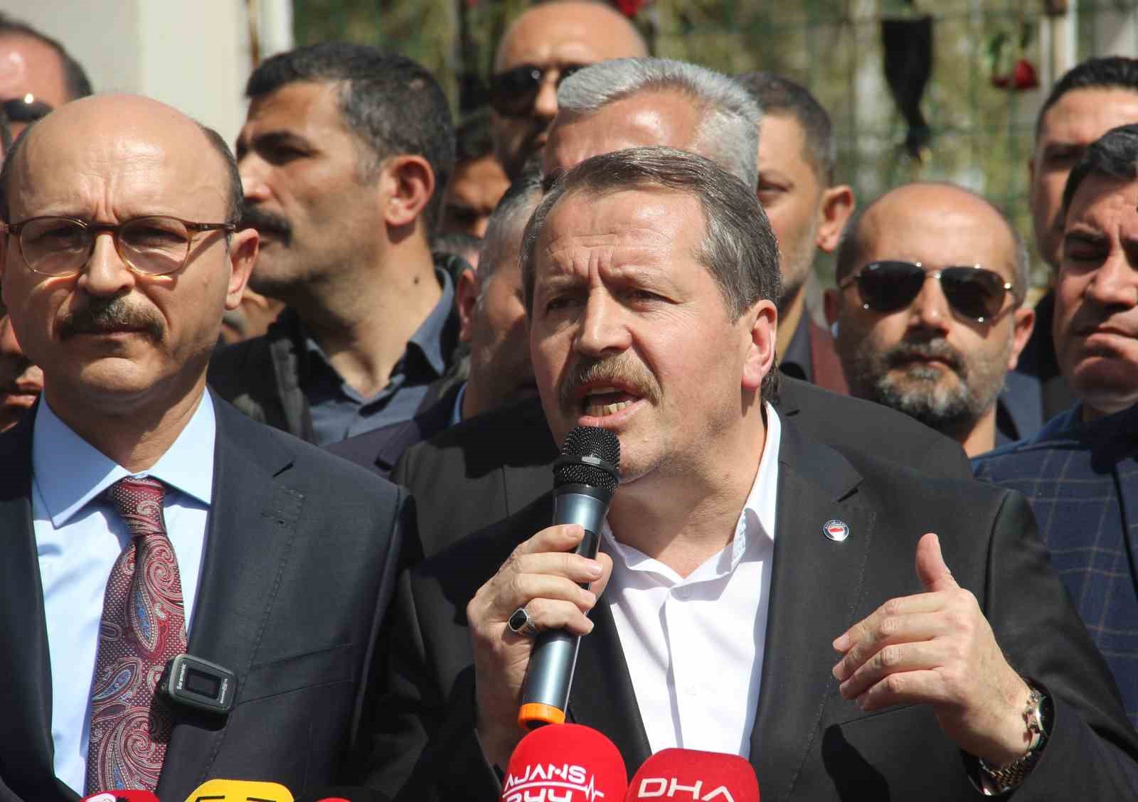 Eğitim-Bir-Sen Genel Başkanı Ali Yalçın’dan saldırının yaşandığı okulun önünde açıklama
?v=1