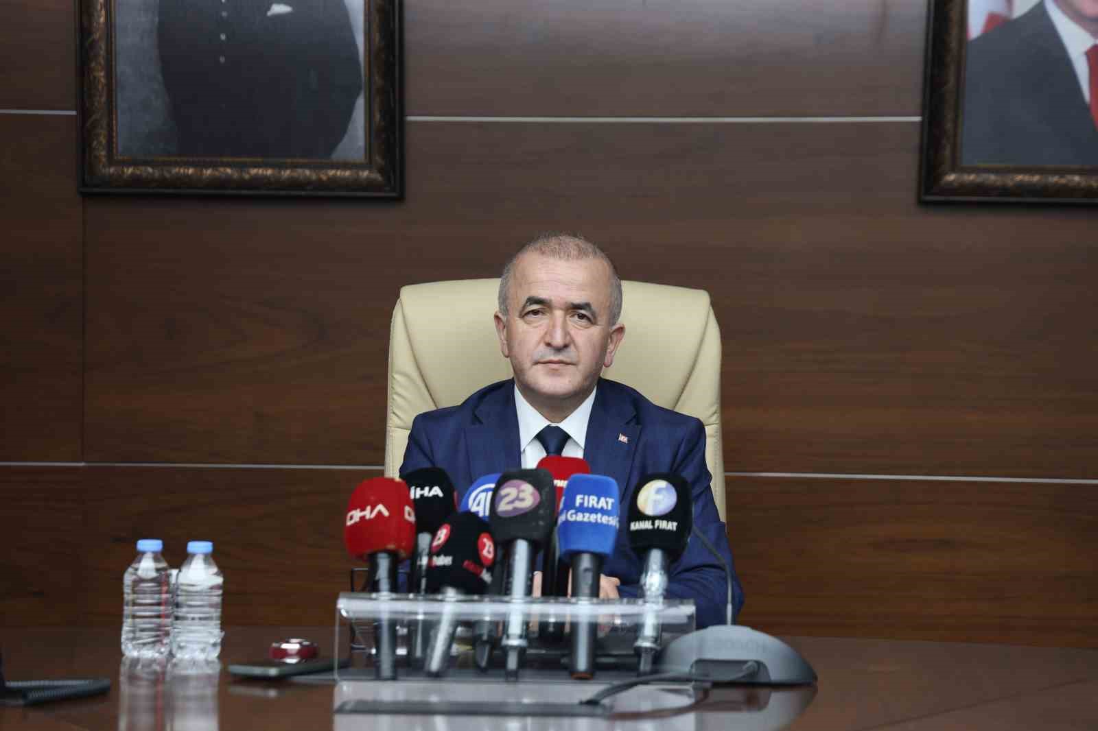 Vali Hatipoğlu:  Randevusu olmayan ebeveynler okul bahçesine sokulmayacak 
?v=1