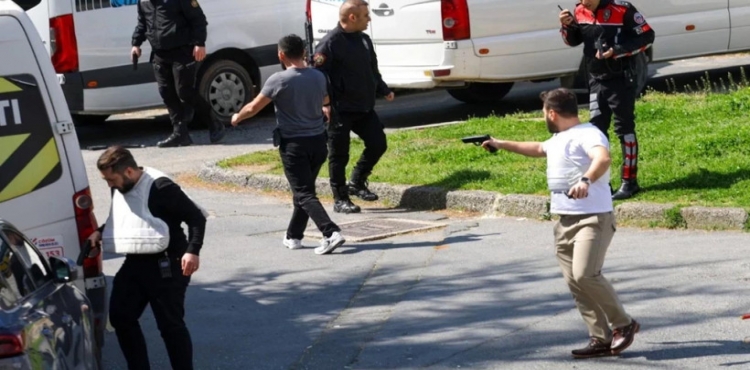 Saldırıda yaralı ele geçirilen terörist tutuklandı?v=1