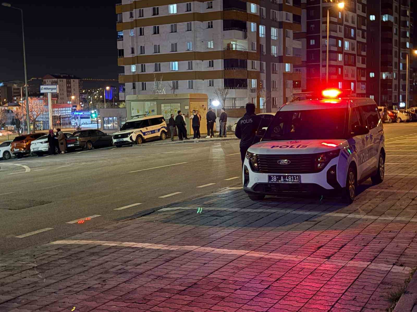 Kayseri’de iki grup arasında bıçaklı kavga: 4 yaralı
?v=1