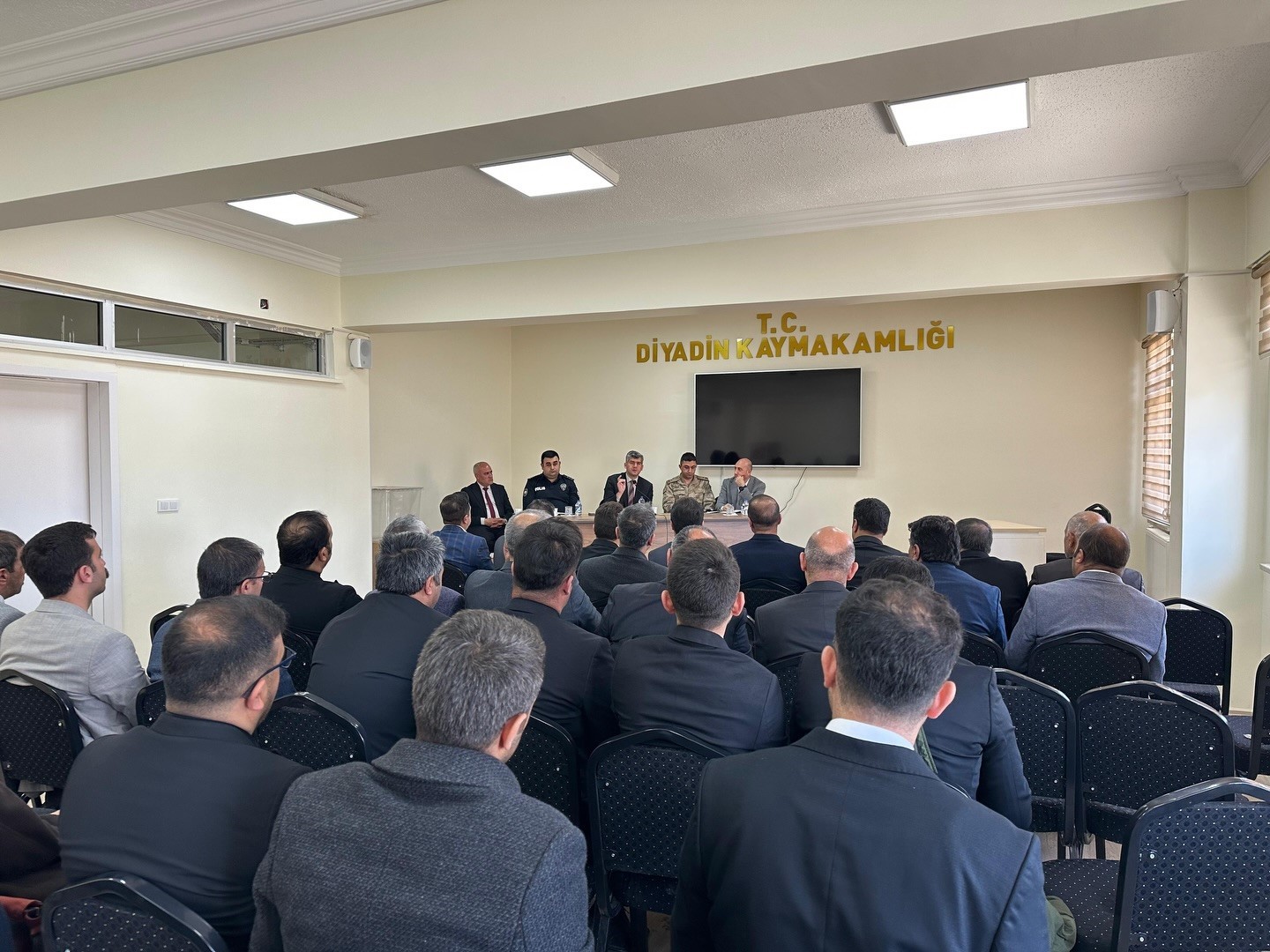 Diyadin’de okul güvenliği masaya yatırıldı
?v=1