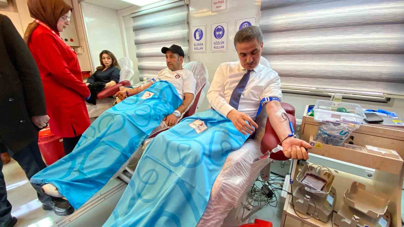 Erzurum’da  Kan Bağışı Hayat Kurtarır  kampanyasına yoğun katılım
?v=1