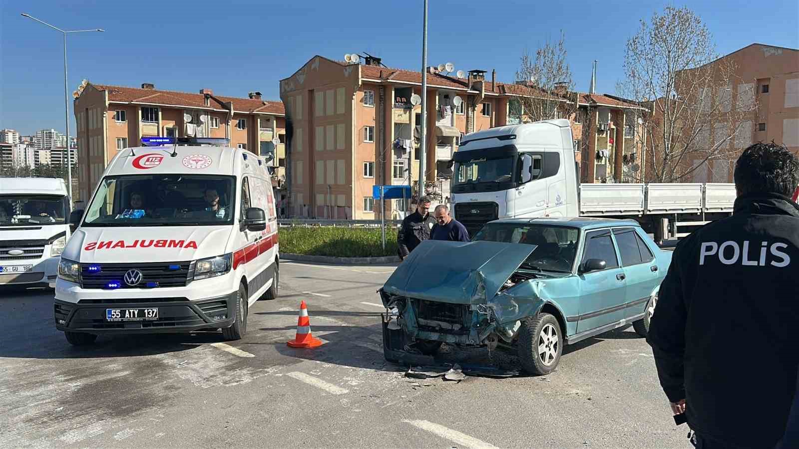Samsun Şehir Hastanesi kavşağında yine kaza: 4 yaralı
?v=1