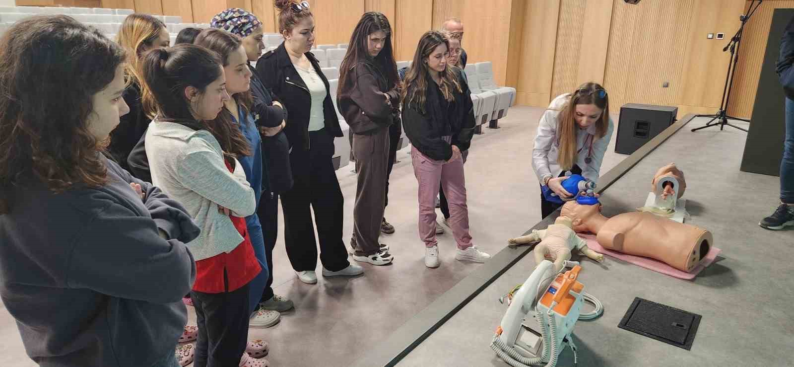 Aydın Şehir Hastanesi’nde çocuk acil ekiplerine kritik eğitim
?v=1