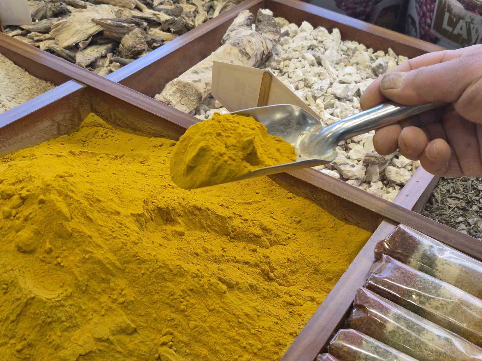 Mevsim geçişlerinde kırgınlığa karşı bu bitkisel karışım öneriliyor
?v=1