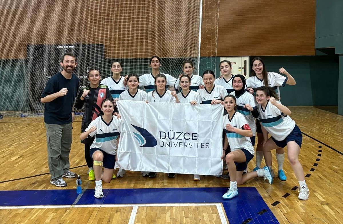 Düzce Üniversitesi salon futbolu kadın takımı 2. Oldu
?v=1