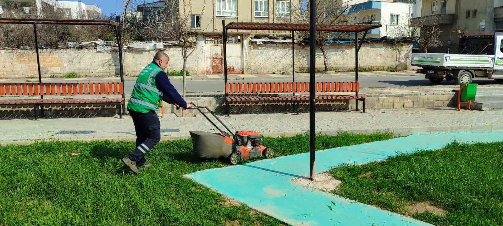 Kahta Belediyesi’nden park ve yeşil alanlarda yoğun yaz mesaisi
?v=1