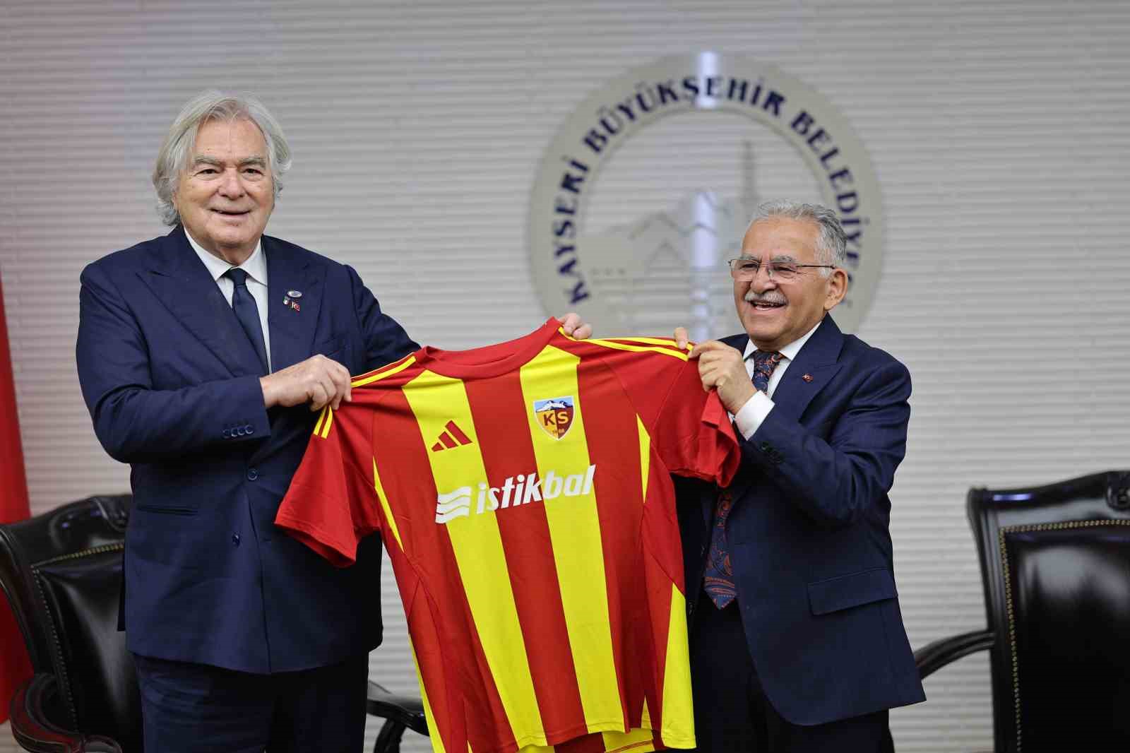 Başkan Büyükkılıç, ACES heyetini ağırladı
?v=1