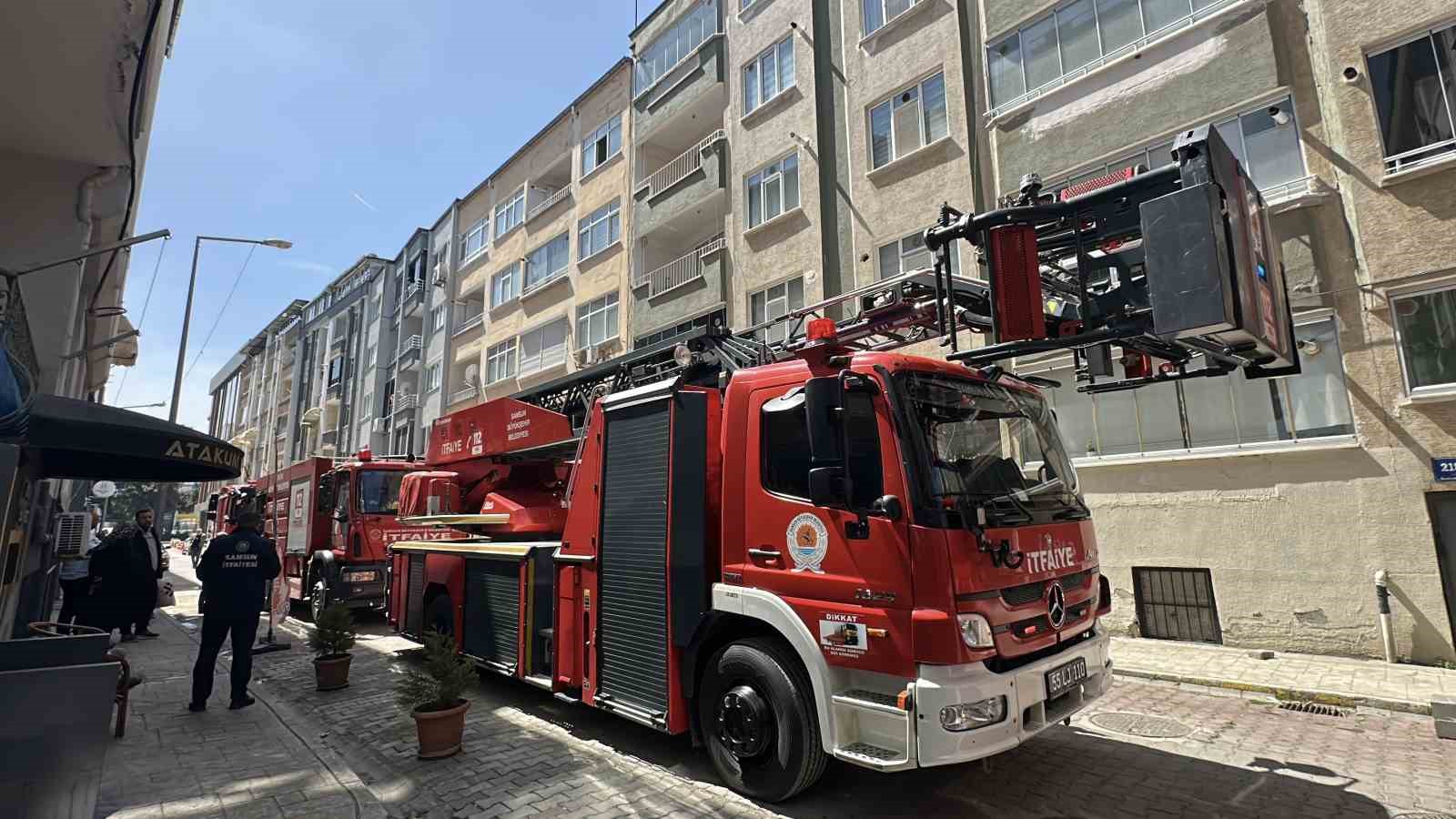 Balkonda yanan koltuk paniğe yol açtı
?v=1