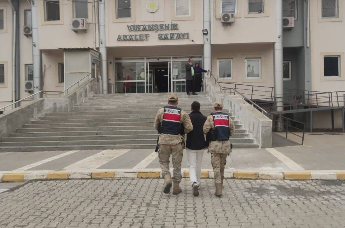 Hırsızlık suçundan aranan şahıs yakalandı
?v=1