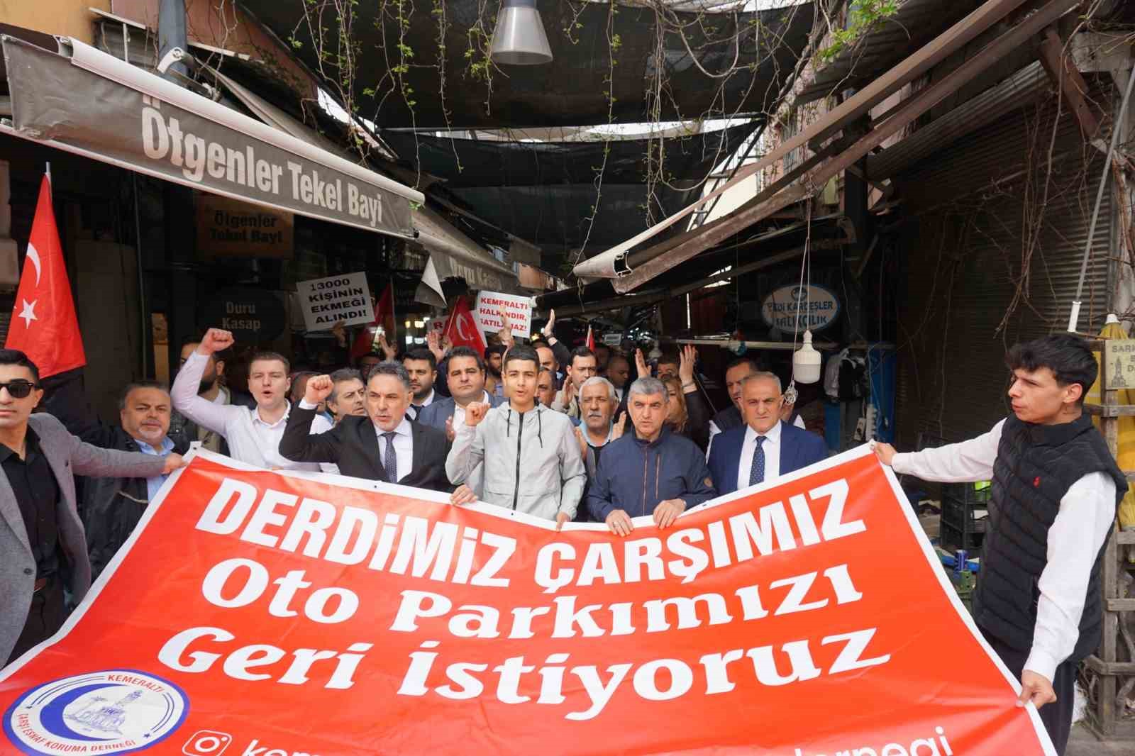 Kemeraltı esnafı otopark sorunu nedeniyle kepenk kapattı
?v=1