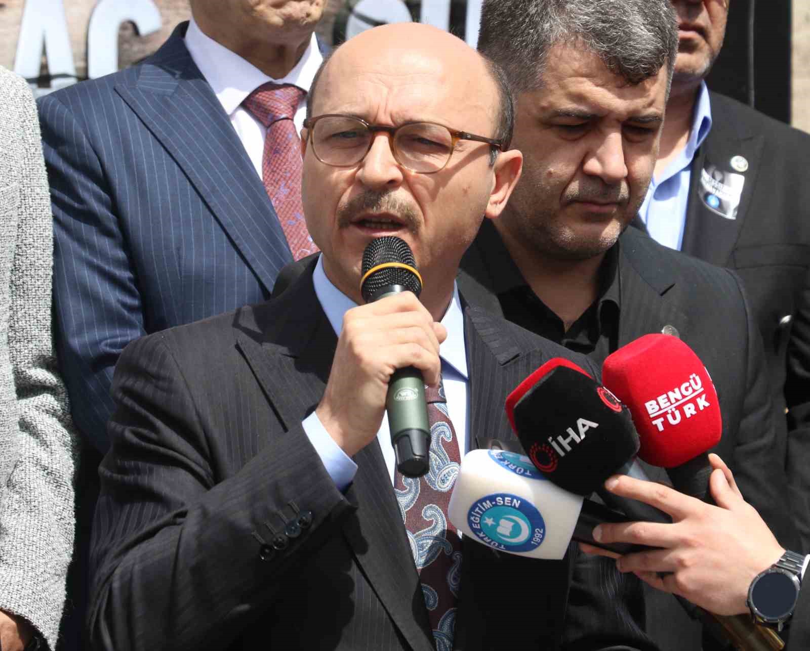 Türk Eğitim-Sen Genel Başkanı Geylan:  Okul polisi uygulaması istisnasız her eğitim kurumunda hayata geçirilmeli 
?v=1