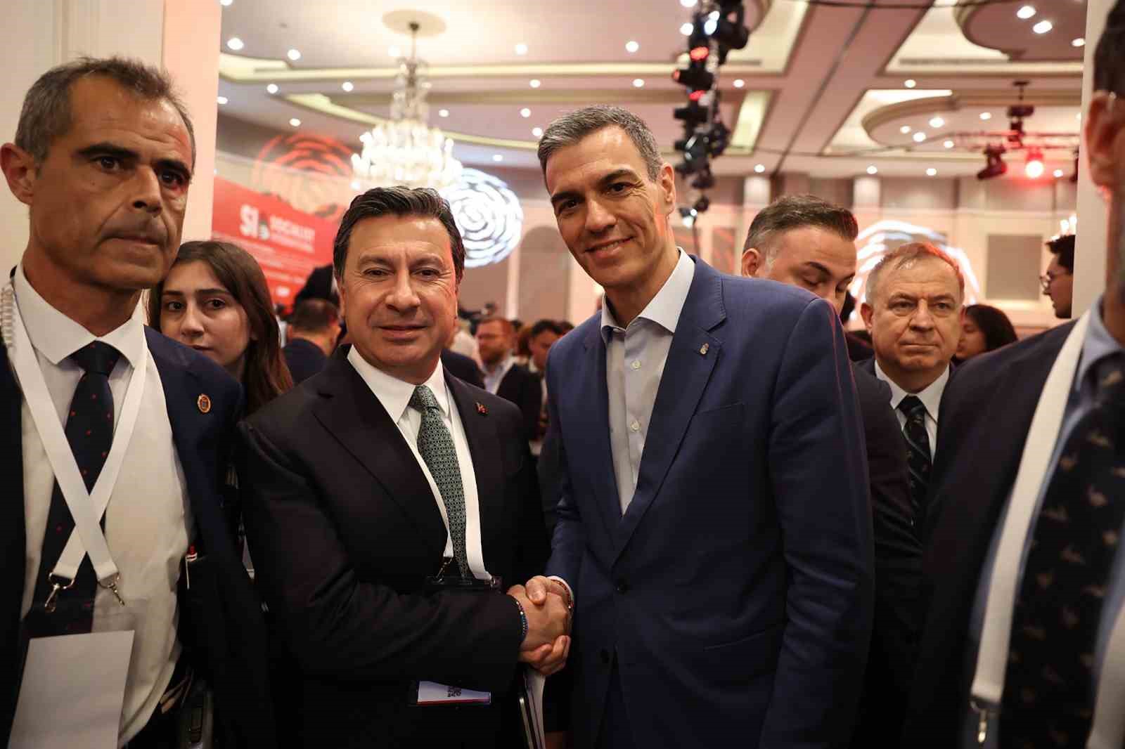 Başkan Aras, Demokrasi zirvesi için Barselona’da
?v=1