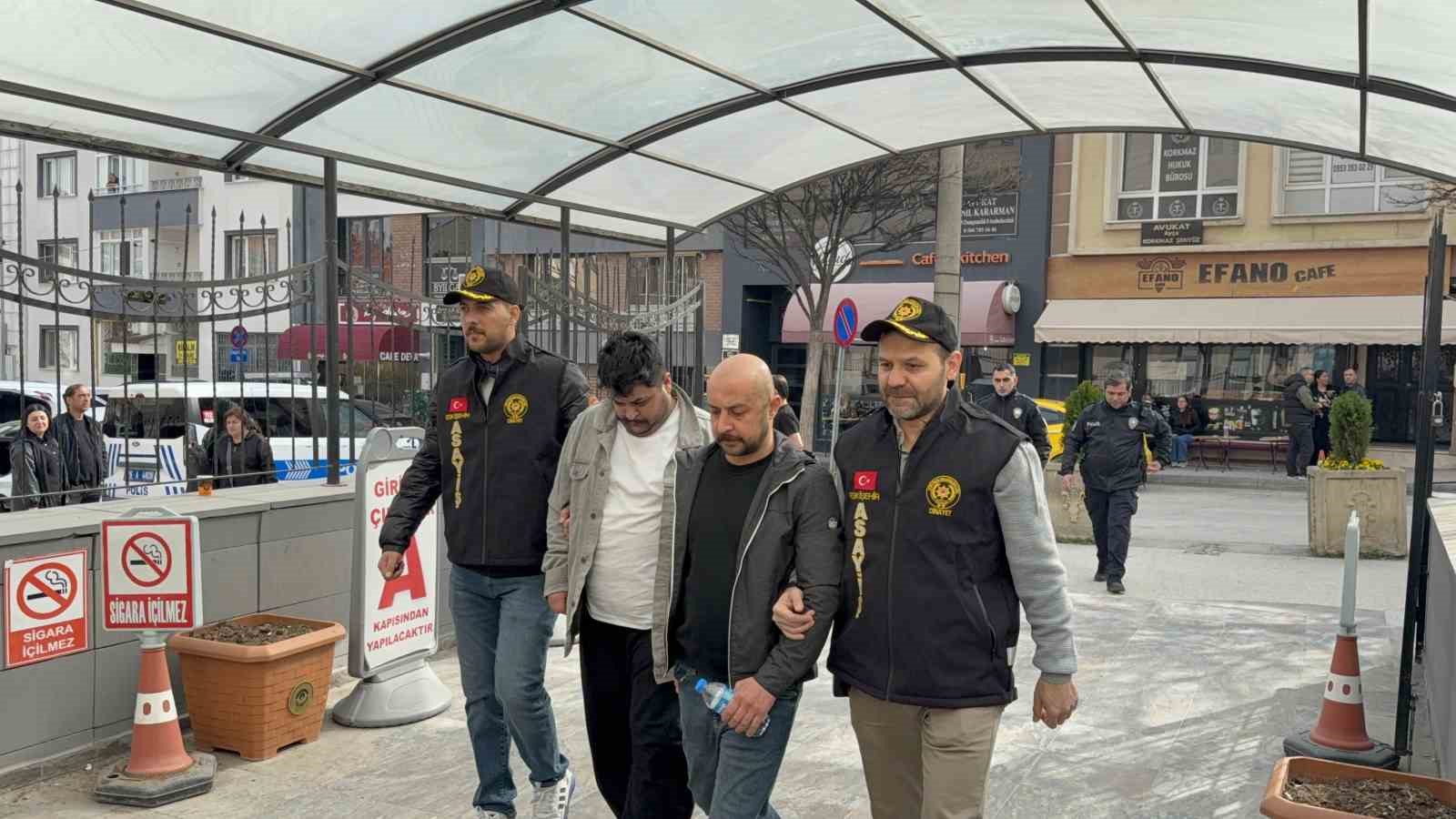 Bıçaklı kavgaya karışan 10 şüpheliden 5’i tutuklandı
?v=1