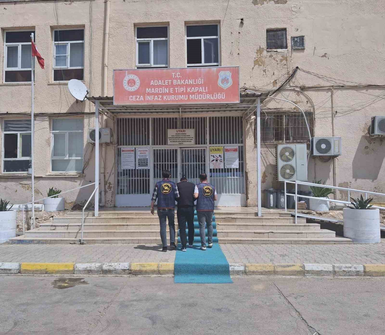 Mardin’de 50 yıl cezası bulunan 2 firari yakalandı
?v=1