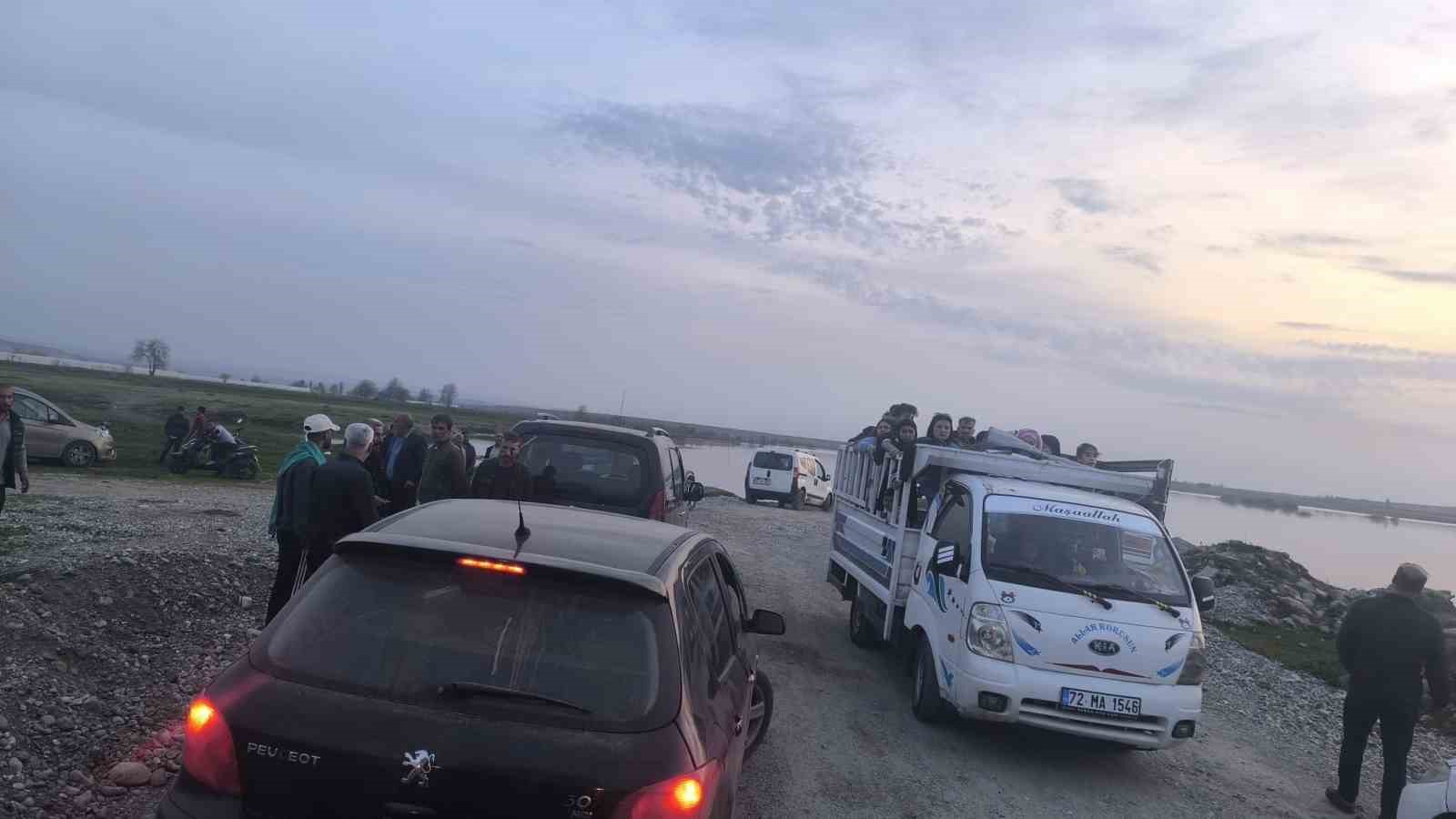 Batman Çayı’na giren 2 çocuktan biri boğuldu
?v=1