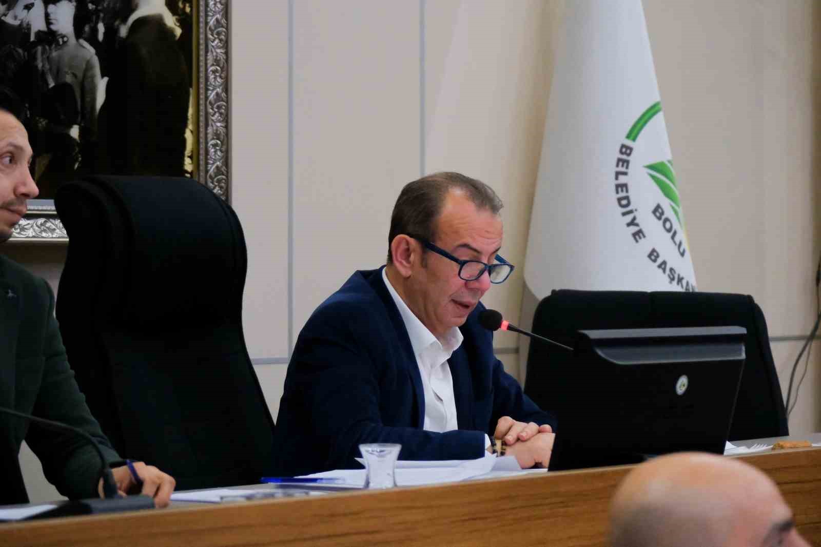 Tanju Özcan’ın şantaj davasına damga vuran iddia:  Narven Termal Kasaba’ya şoförü götürdü, Tanju Özcan’la birlikte olurken izledi 
?v=1