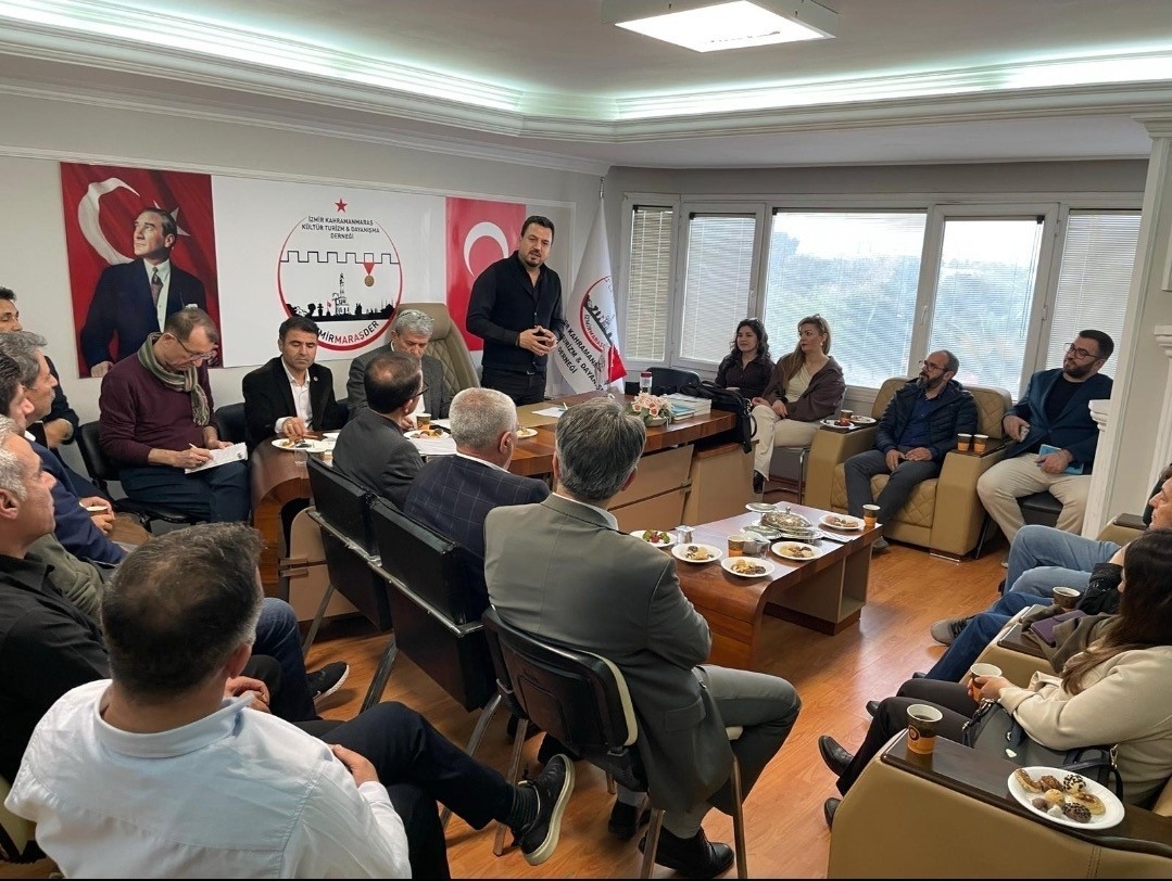 İZMİRMARAŞDER güven tazeledi, Safa Narlı yeniden başkan seçildi
?v=1