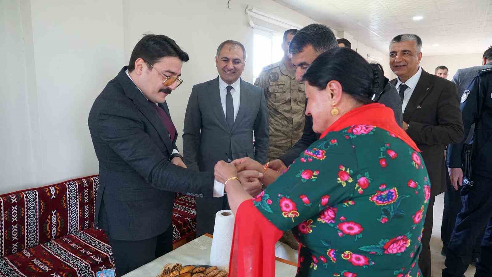 Beşiri’de  Çerşema Sor  bayramı kutlandı
?v=1