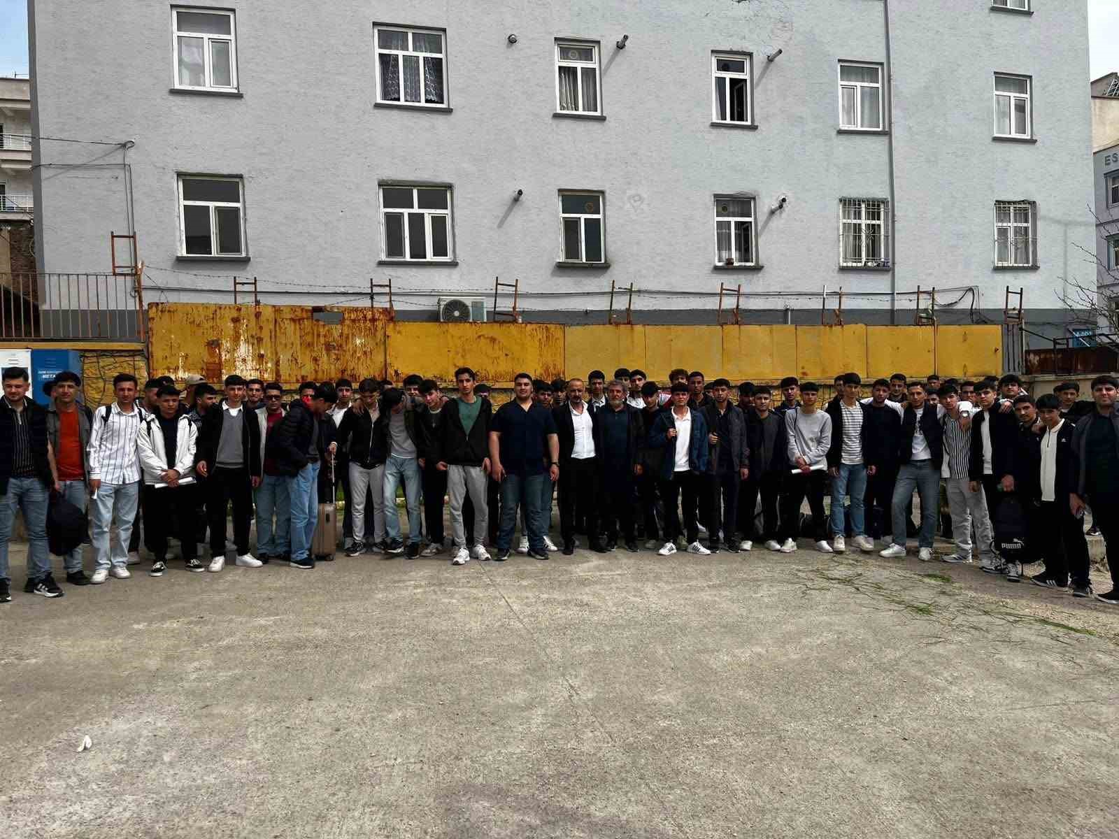 Çermik Belediyesi YKS’ye girecek öğrencileri kampa gönderdi
?v=1