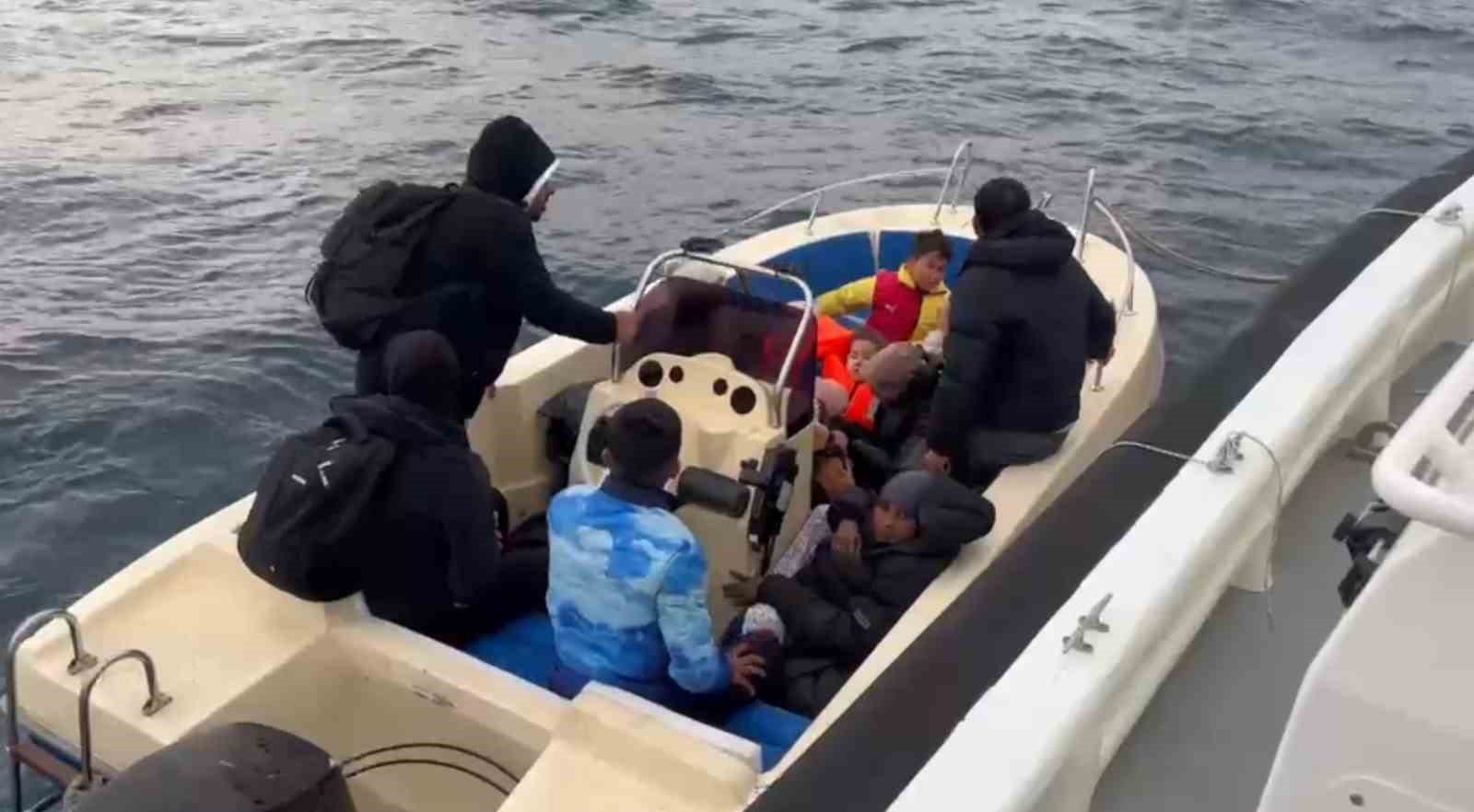 Ayvacık açıklarında 13 kaçak göçmen ile 2 organizatör yakalandı
?v=1