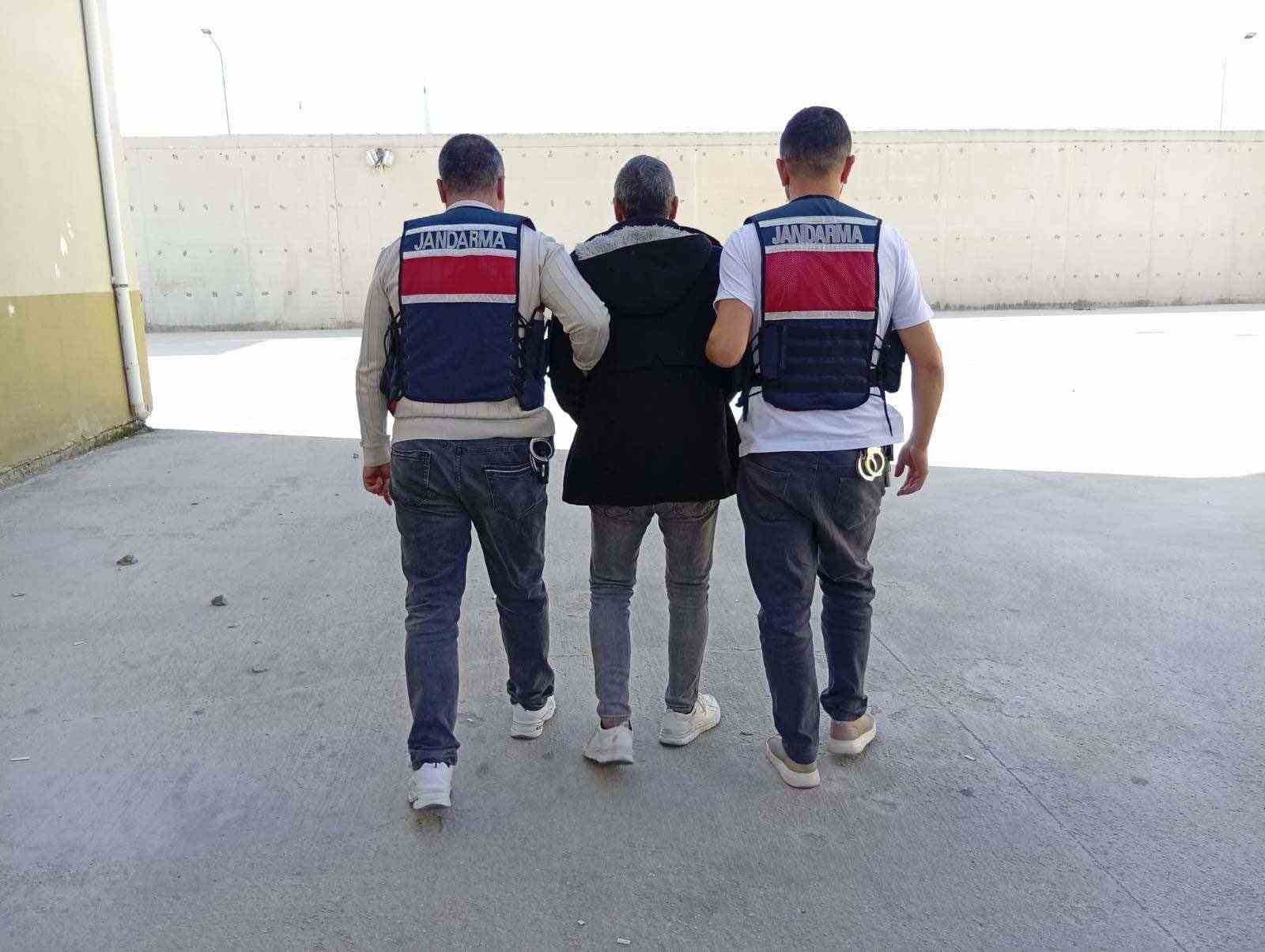 Kesinleşmiş hapis cezalarıyla aranan 2 şahıs yakalandı
?v=1