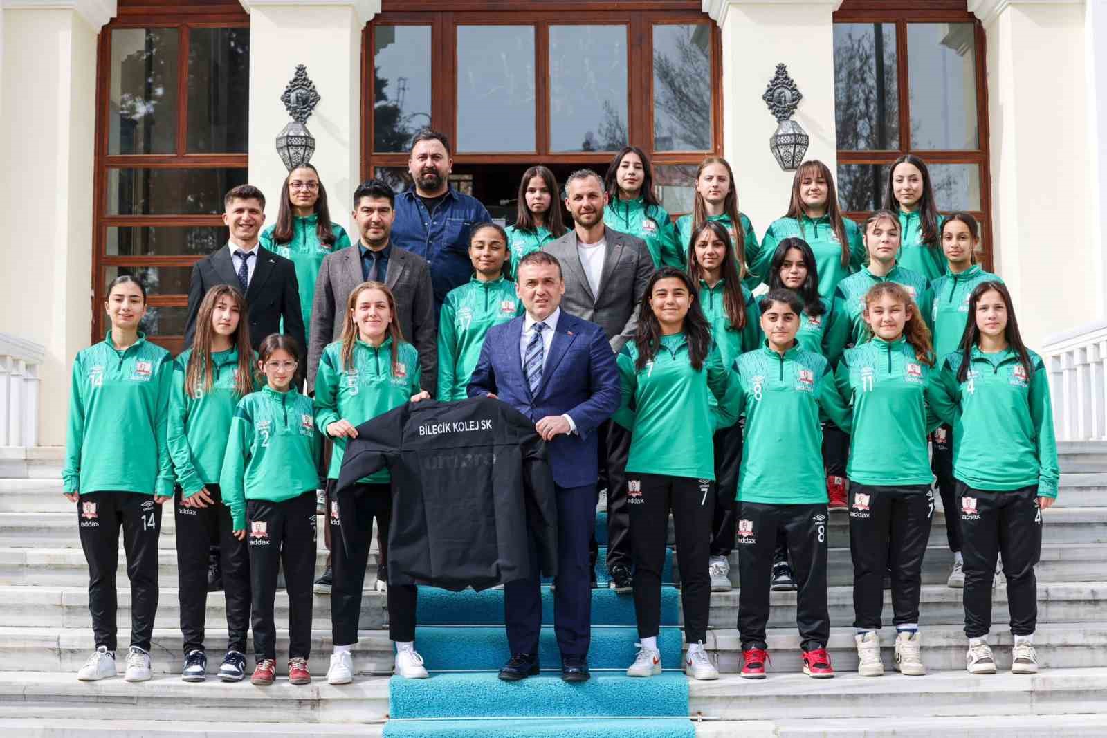 Bilecik Kolej Spor Kulübü’nden Vali Faik Oktay Sözer’e ziyaret
?v=1