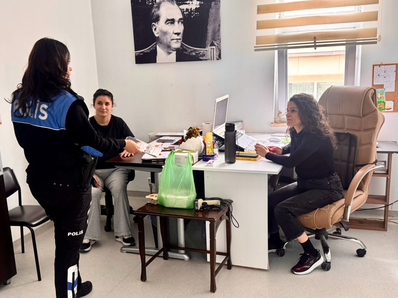 Bilecik’te sağlık çalışanlarına dolandırıcılık uyarısı
?v=1