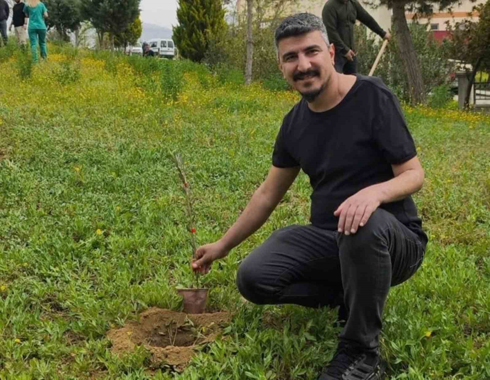 Mut Devlet Hastanesi bahçesine 150 fidan dikildi
?v=1