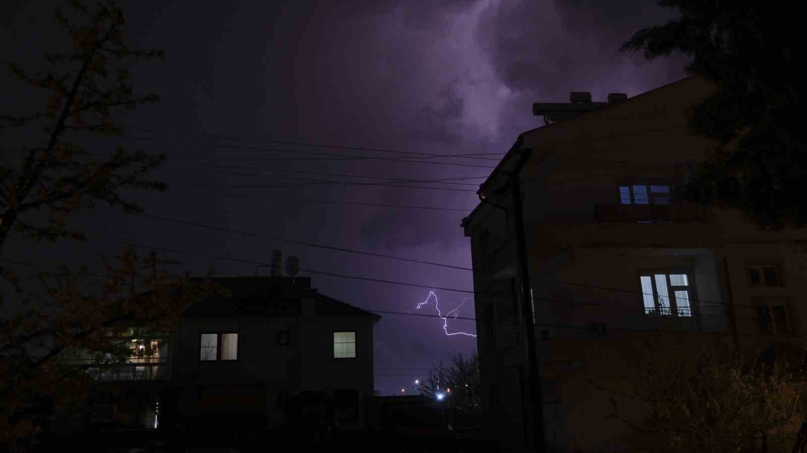 Karaman’da şimşekler geceyi aydınlattı
?v=1