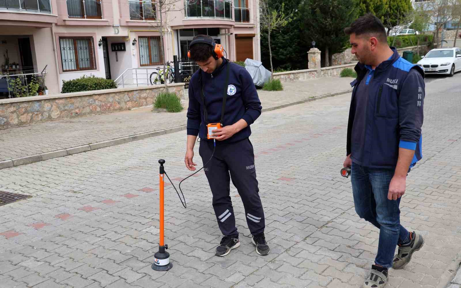 Altın değil, su kaçağı arıyorlar
?v=1