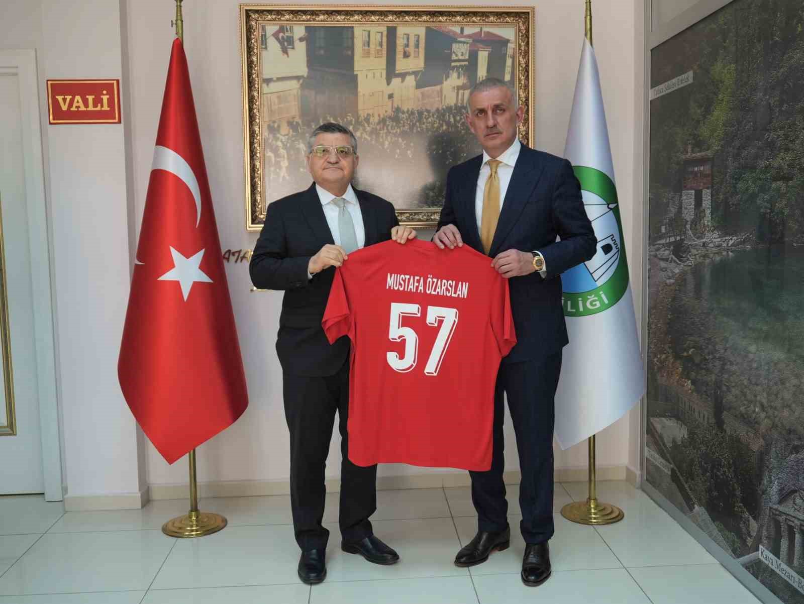 Hacıosmanoğlu’ndan Sinop’a milli maç ziyareti
?v=1