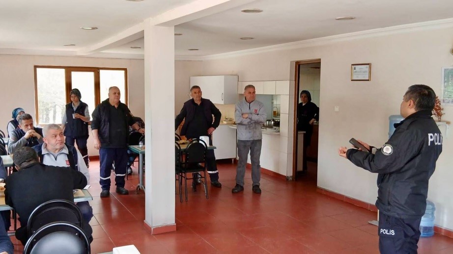 Bilecik’te esnafa dolandırıcılık ve hırsızlık uyarısı
?v=1