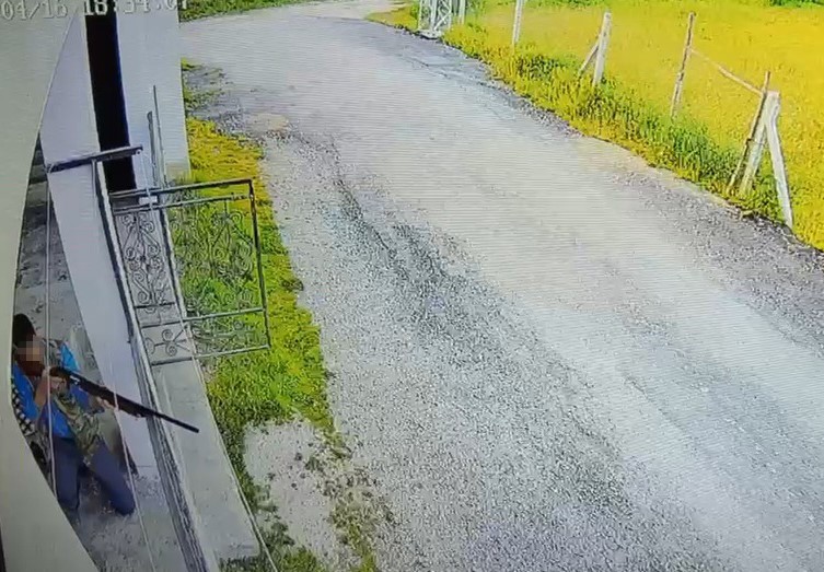 Komşusuna tüfekle ateş açan zanlı tutuklandı
?v=1