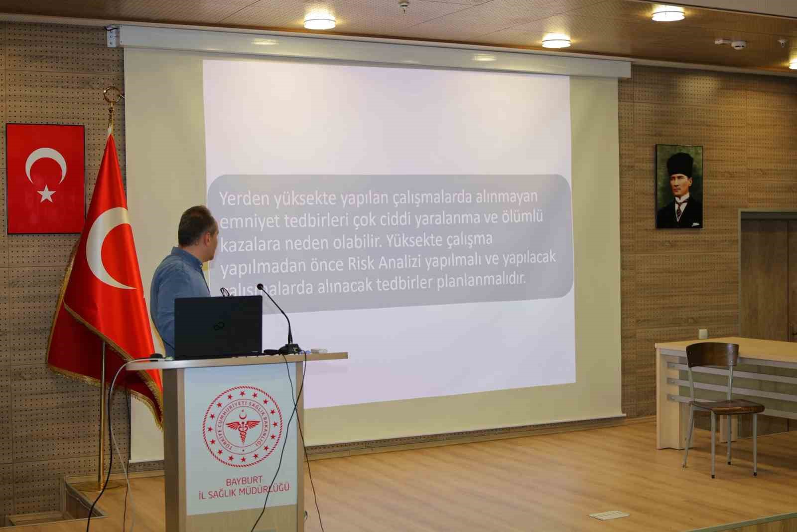 Bayburt İl Sağlık Müdürlüğü bünyesindeki sürekli işçilere İSG eğitimi
?v=1