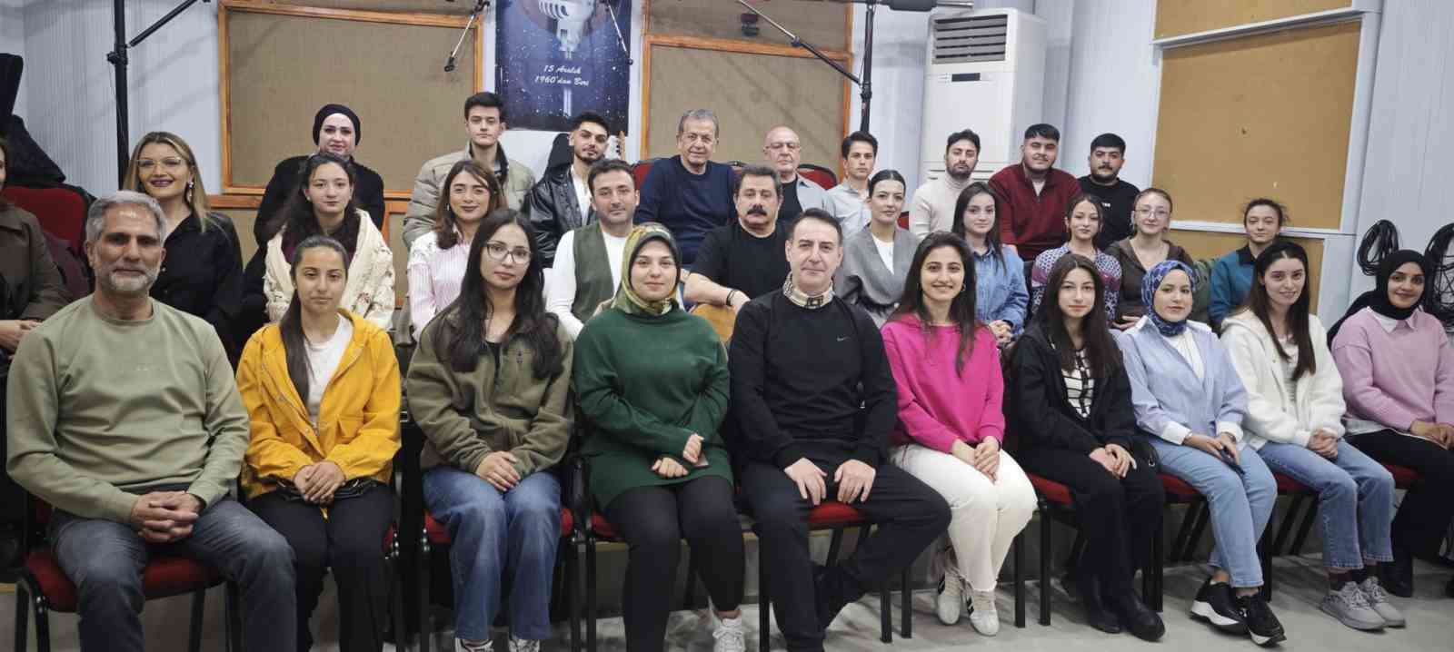 TRT Erzurum Radyosu’nda ustalar ile gençler buluştu
?v=1