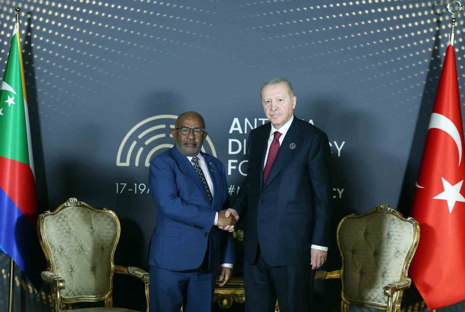 Cumhurbaşkanı Erdoğan Komorlar Birliği Cumhurbaşkanı Assoumani Azali ile görüştü
?v=1