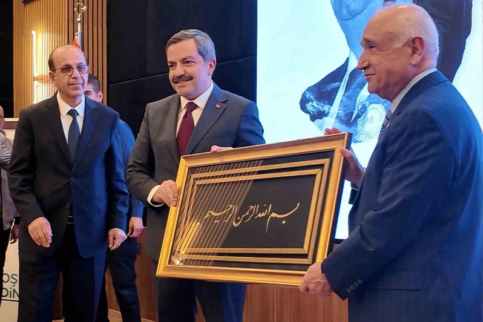 Turgut Özal, vefatının 33’üncü yılında MTÜ’de anıldı
?v=1