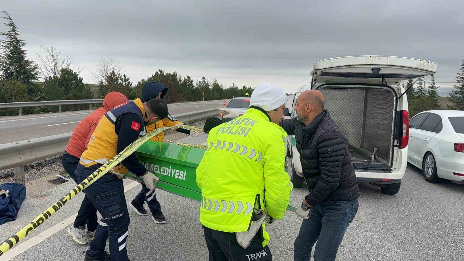 Refüje girip yan yatan araçta 1kişi öldü, 2 kişi yaralandı
?v=1