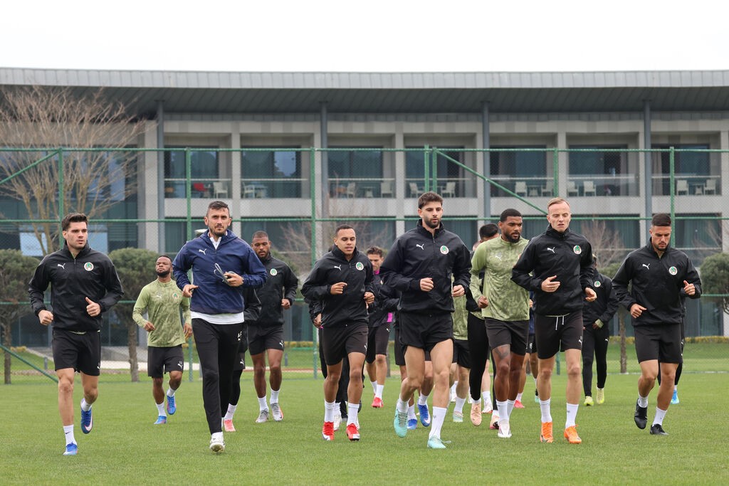 Alanyaspor, Kasımpaşa maçı hazırlıklarını tamamladı
?v=1