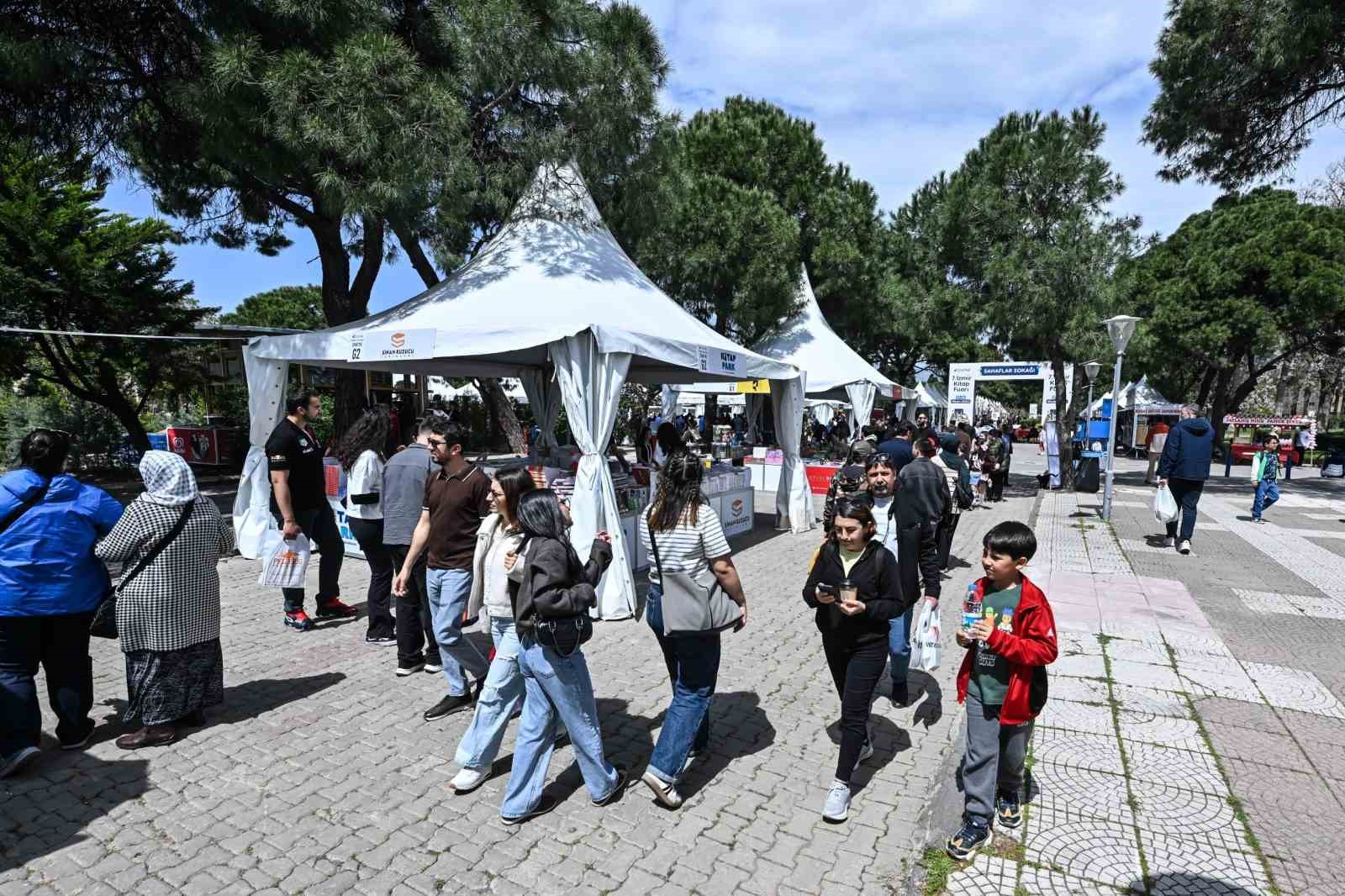 İzmirliler İZKİTAP’a akın etti
?v=1