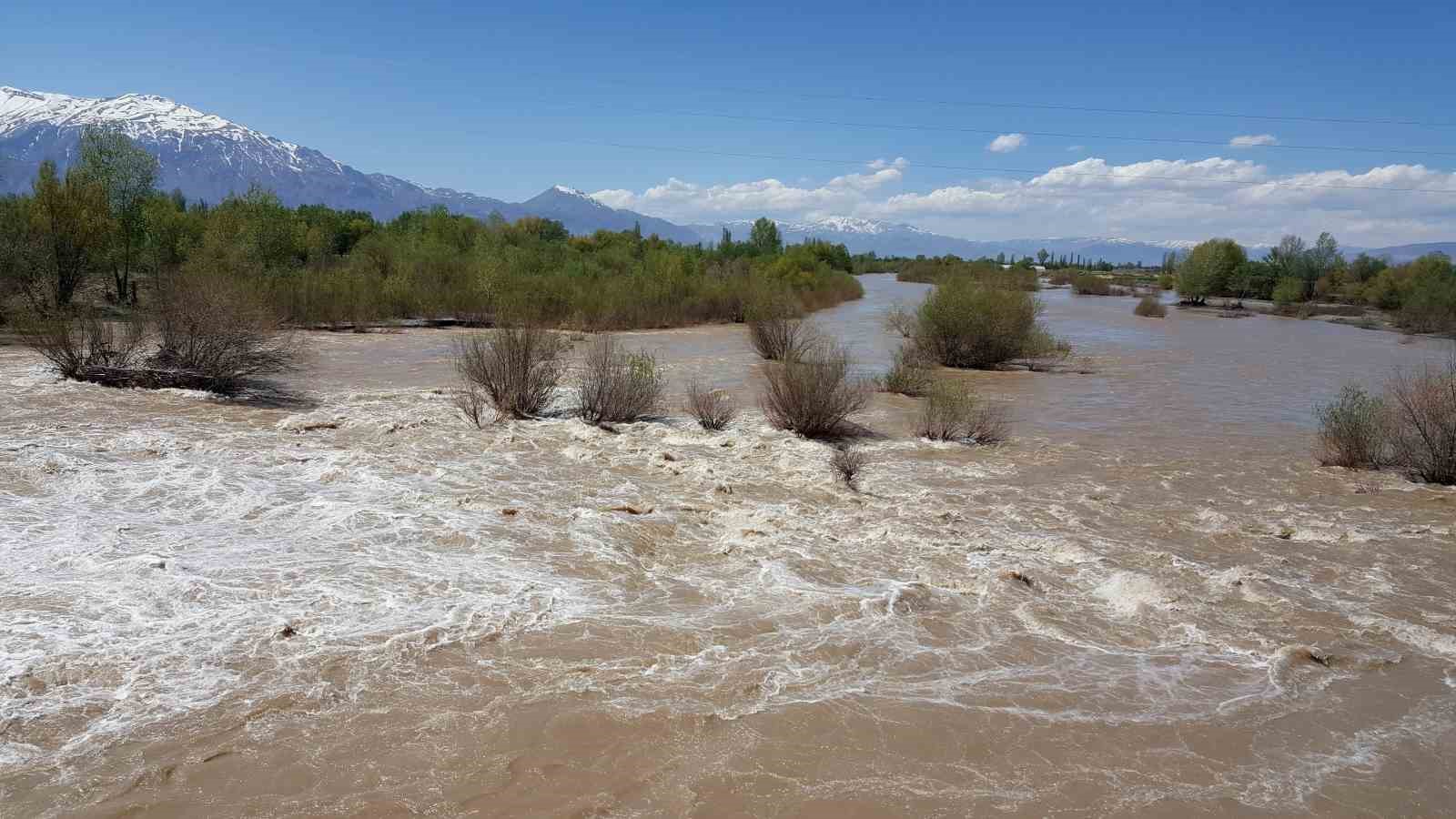 Doğu’da kar suları nehirleri coşturdu, barajlar doldu
?v=1