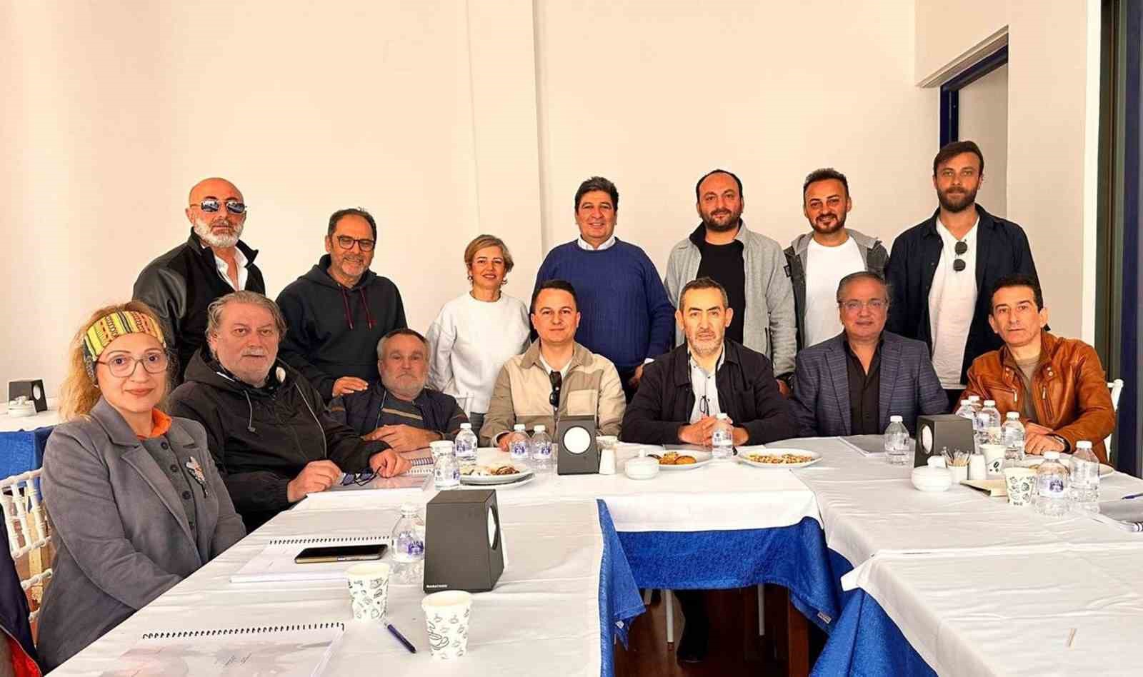 ‘Dondurmak Gaymak’ 20 yıl aradan sonra yeni bir hikâyeyle izleyicilerle buluşacak
?v=1