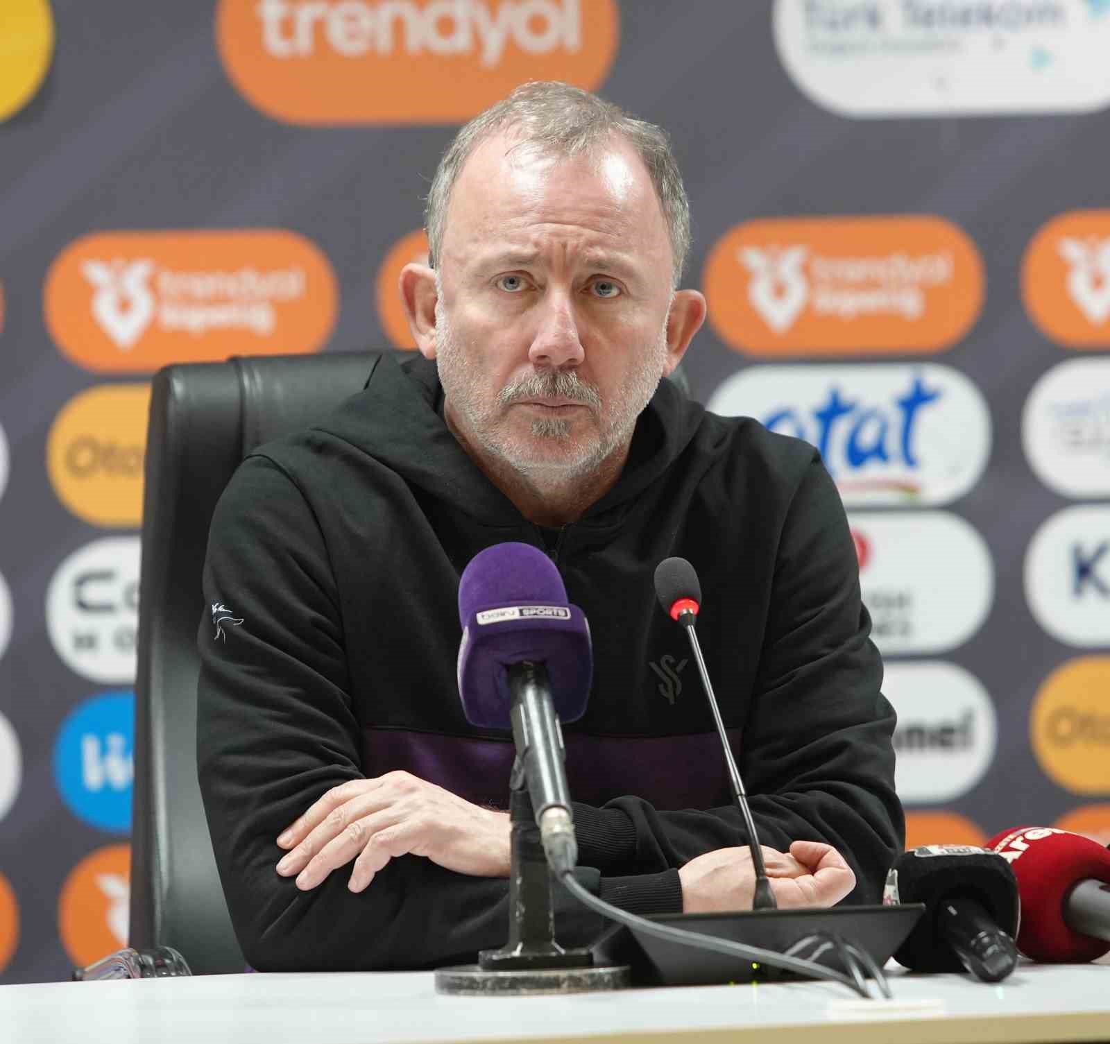 Sergen Yalçın:  Mağlubiyetle ayrıldığımız için üzgünüz 
?v=1